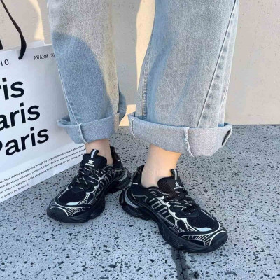 ‎ حذاء نسائي عصري باللون الأسود