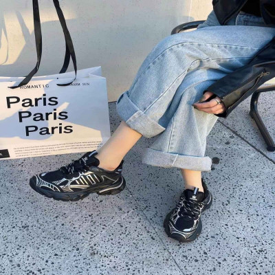 ‎ حذاء نسائي عصري باللون الأسود