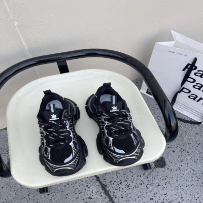 ‎ حذاء نسائي عصري باللون الأسود