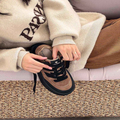 ‎ حذاء نسائي عملي باللون الأسود و البني