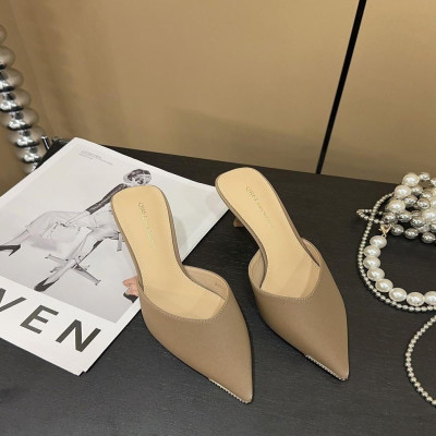 ‎ حذاء نسائي كلاسيك باللون البني