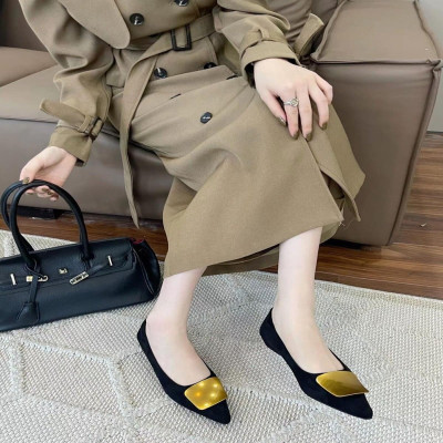 ‎ حذاء نسائي عصري باللون الأسود