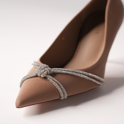 ‎ حذاء نسائي بكعب عالي باللون البني