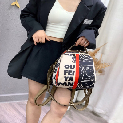 ‎ شنطة ظهر نسائية بتصميم عصري