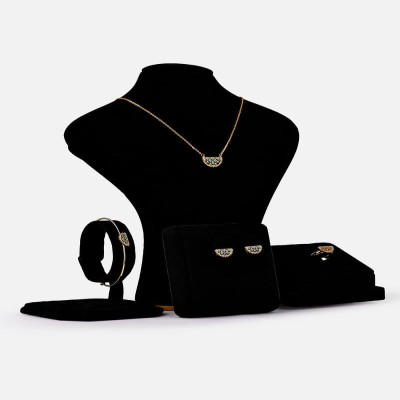 ‎ طقم أطفال مميز باللون الذهبي