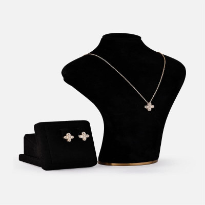 ‎ طقم نسائي أنيق بلون ذهبي