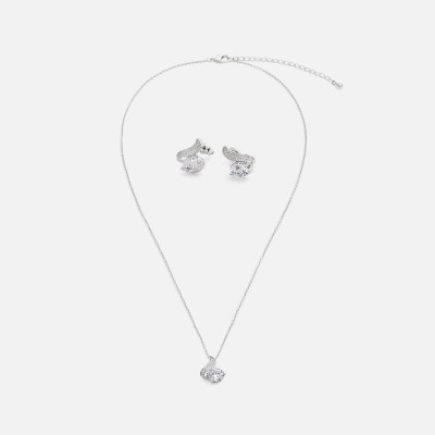 ‎ طقم نسائي بتصميم أنيق بلون فضي