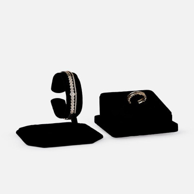 ‎ طقم نسائي أنيق بلون ذهبي