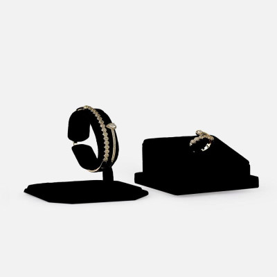 ‎ طقم نسائي أنيق بلون ذهبي