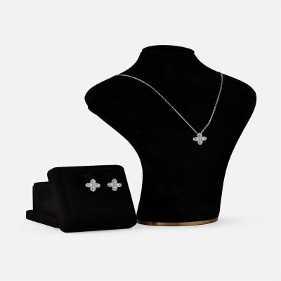 ‎ طقم نسائي أنيق بلون فضي