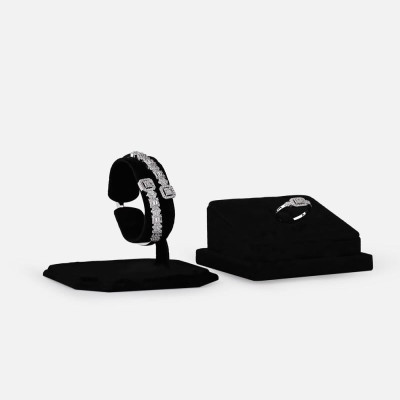 ‎ طقم نسائي أنيق بلون فضي