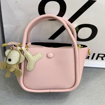 ‎ شنطة نسائية كلاسيك بلون وردي