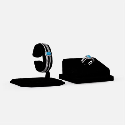 ‎ طقم نسائي جذاب بلون فضي