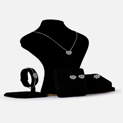 ‎ طقم أطفال ناعم باللون الفضي