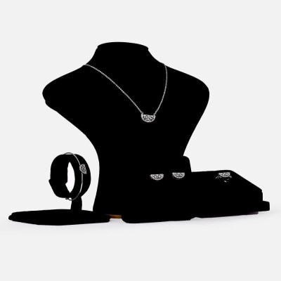 ‎ طقم أطفال مميز باللون الفضي