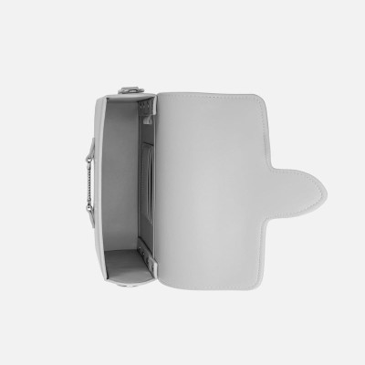 ‎ شنطة نسائية من الجلد بلون أزرق