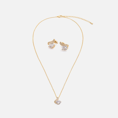 ‎ طقم نسائي بتصميم أنيق بلون ذهبي