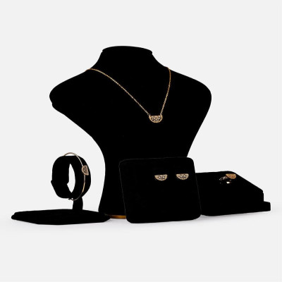 ‎ طقم أطفال مميز باللون الذهبي