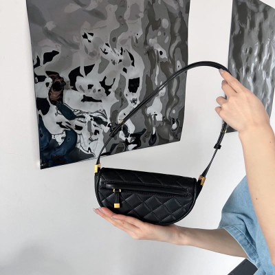 ‎ شنطة نسائية من الجلد بلون أسود