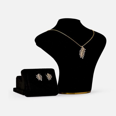 ‎ طقم نسائي أنيق باللون الذهبي