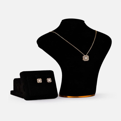 ‎ طقم نسائي بتصميم راقي بلون ذهبي