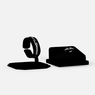 ‎ طقم نسائي ناعم بلون فضي