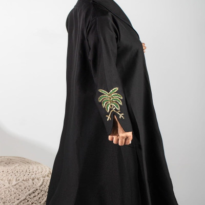 ‎ عباية نسائية بتصميم أنيق بلون أسود