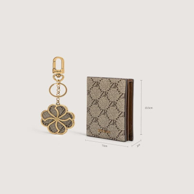 ‎ محفظة وميدالية نسائية من الجلد بلون بني