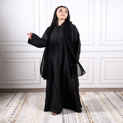 ‎ عباية نسائية كريب بلون أسود