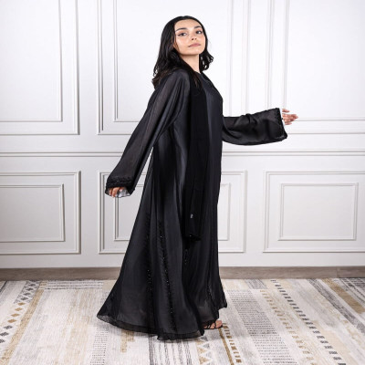 ‎ عباية نسائية ستان بلون أسود