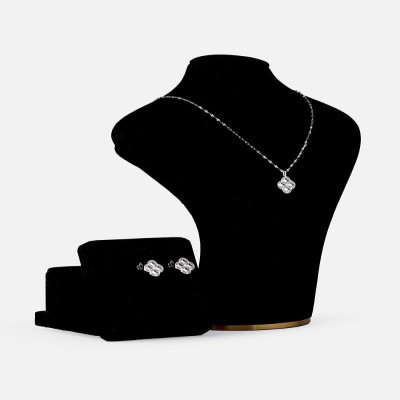 ‎ طقم نسائي من حلق وسلسال بلون فضي