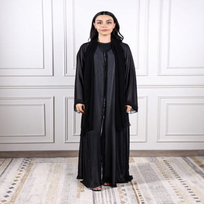 ‎ عباية نسائية ستان بلون أسود