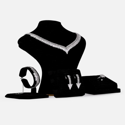 ‎ طقم نسائي ملكي باللون الفضي