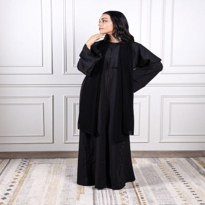 ‎ عباية نسائية عملية بلون أسود