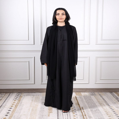 ‎ عباية نسائية عملية بلون أسود