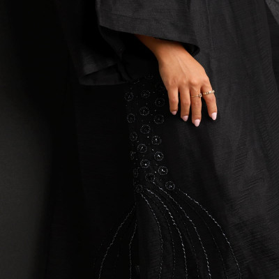 ‎ عباية نسائية بتصميم مميز أسود