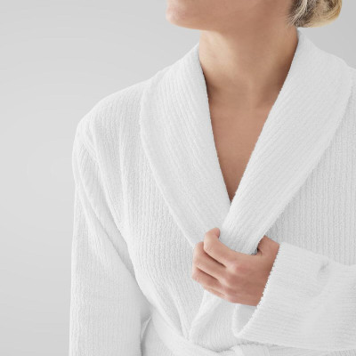 روب نسائي فندقي بلون أبيض