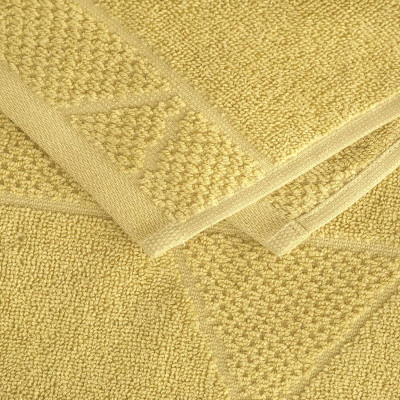 منشفة للجسم باللون الأصفر