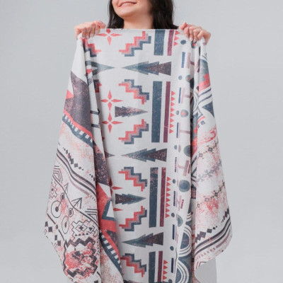 منشفة للبحر بلون أبيض بطبعات جذابة