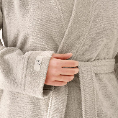 روب استحمام جذاب باللون البيج