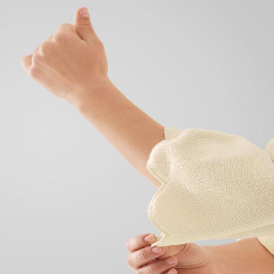 روب استحمام أنيق باللون الأبيض