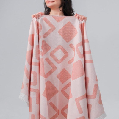 منشفة للبحر باللون الوردي