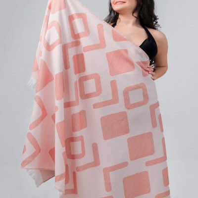 منشفة للبحر باللون الوردي