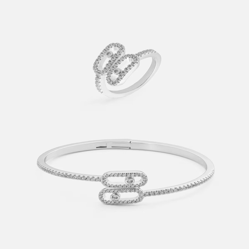 ‎ طقم نسائي جذاب بلون فضي