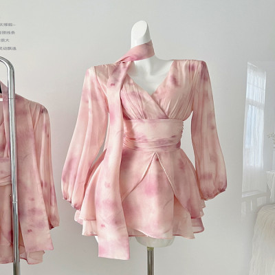 فستان نسائي فرنسي كلاسيكي بفتحة رقبة