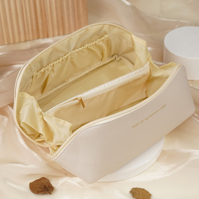 حقيبة مكياج فاخرة بسعة كبيرة