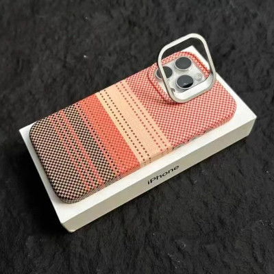 جراب ايفون ذو تصميم أنيق ومتين