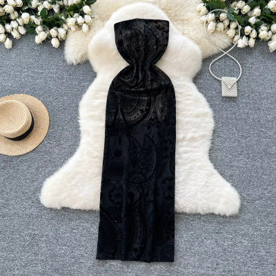 فساتين كلاسيكية بدون حمالات