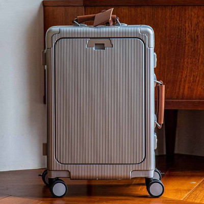 حقيبة سفر مبتكرة و كبيرة السعة