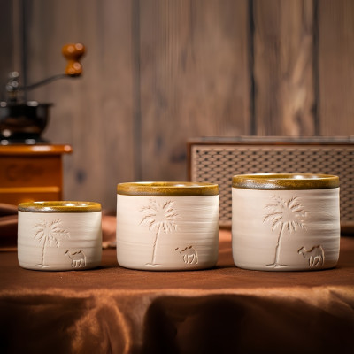 كوب قهوة برسمة نخله وجمل مناسب للقهوة